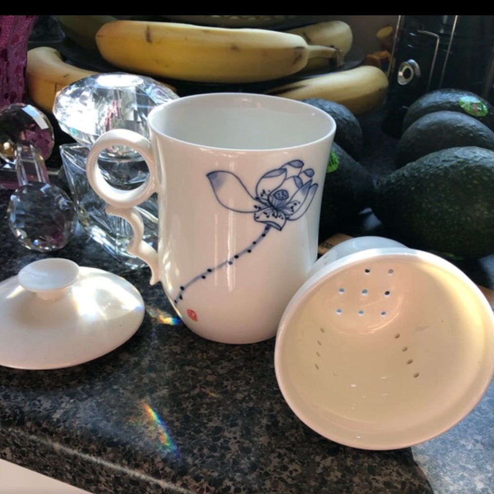 Porcelain Tea cup with infuser and lid